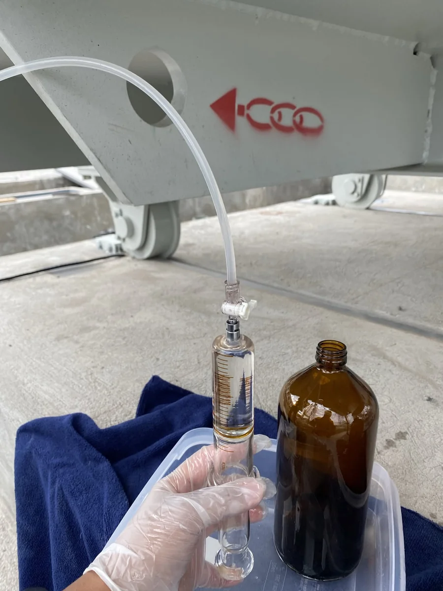 Toma de muestra de aceite dieléctrico